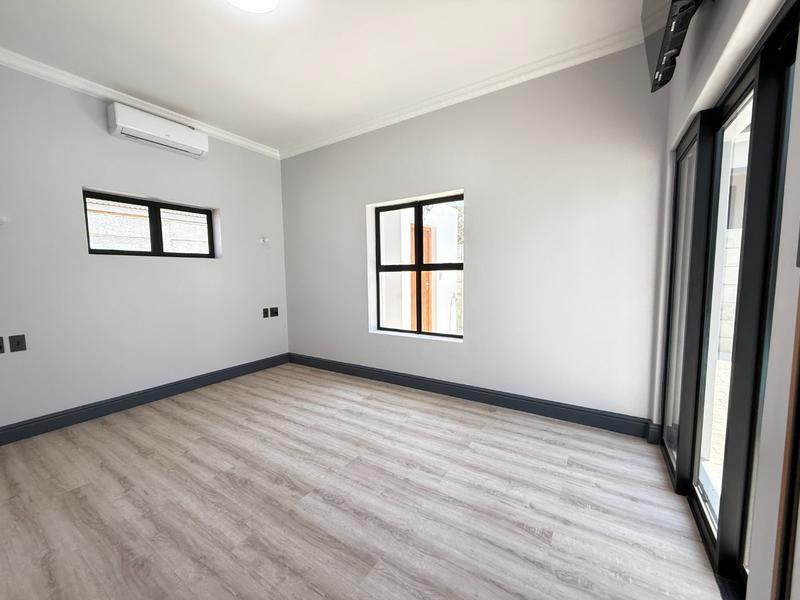 5 Bedroom Property for Sale in Tafelzicht Western Cape